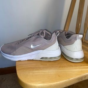 NIKE AIR SNEAKERS